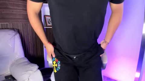 Snapshot of axel_grey_ chatting on 11.29.25 axel_grey_ online show from 11.29.25