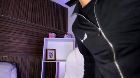 Snapshot of axel_grey_ chatting on 12.05.25 axel_grey_ online show from 12.05.25