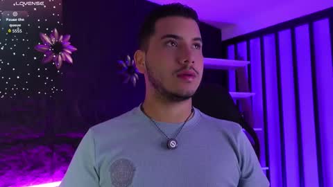 Snapshot of axel_grey_ chatting on 12.15.25 axel_grey_ online show from 12.15.25