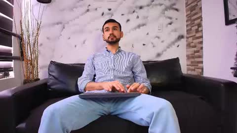 Axel Moon online show from 11.03.25