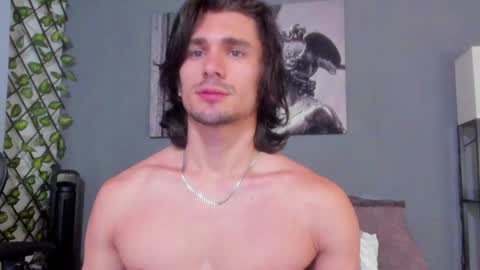 Snapshot of axel_owen chatting on 01.12.25 Axel online show from 01.12.25