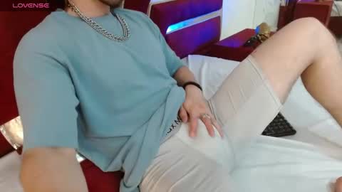 Snapshot of axel_porn_ chatting on 05.16.26 Axel online show from 05.16.26