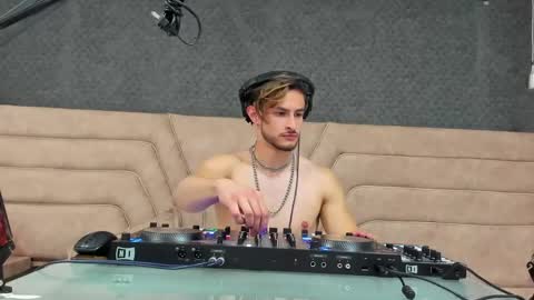 Snapshot of axel_porn_ chatting on 05.17.26 Axel online show from 05.17.26