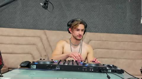 Snapshot of axel_porn_ chatting on 05.18.26 Axel online show from 05.18.26