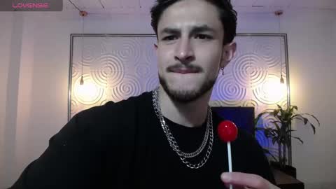 Snapshot of axel_porn_ chatting on 05.19.26 Axel online show from 05.19.26