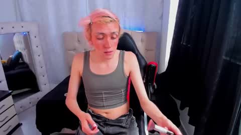 Snapshot of axel_ramos chatting on 12.19.24 exel online show from 12.19.24