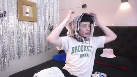 Snapshot of axel_rousex chatting on 10.08.25 Rachel dreamsx online show from 10.08.25