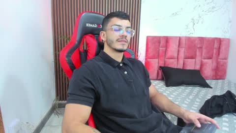 Axel  online show from 01.07.25