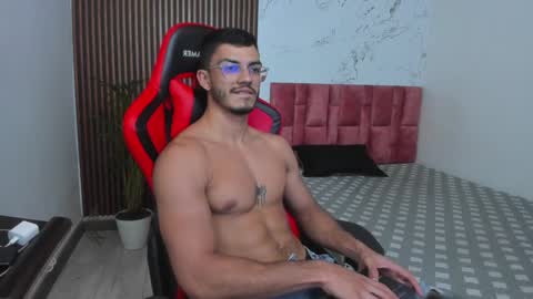 Axel  online show from 01.08.25