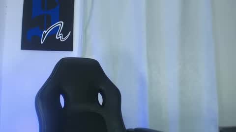 INDEPENDENT MODEL  online show from 02.17.25