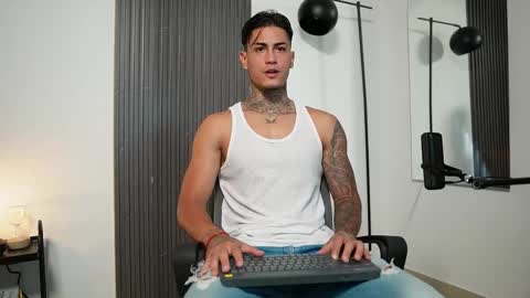 Agustin online show from 10.03.25