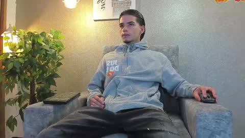 Snapshot of axel_wiliams chatting on 01.08.26 axel online show from 01.08.26