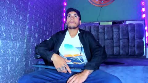 Axell Cross2 online show from 10.17.25