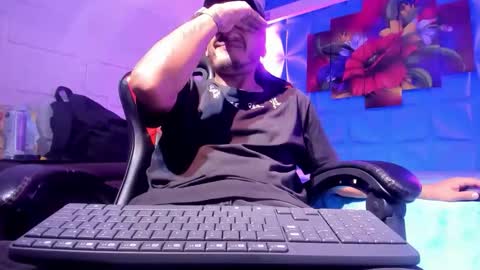 Axell Cross2 online show from 10.22.25