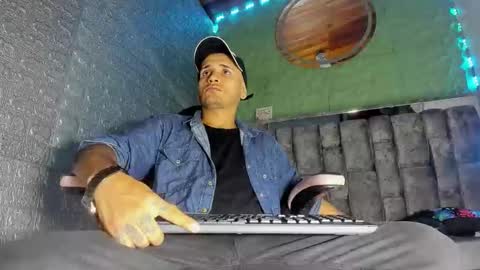 Axell Cross2 online show from 02.04.26