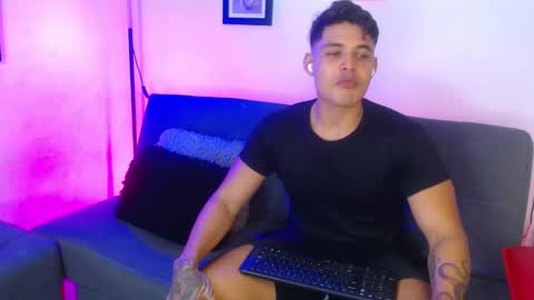 Snapshot of axell_dior chatting on 01.18.25 axell online show from 01.18.25