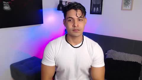 Snapshot of axell_dior chatting on 10.19.25 axell online show from 10.19.25