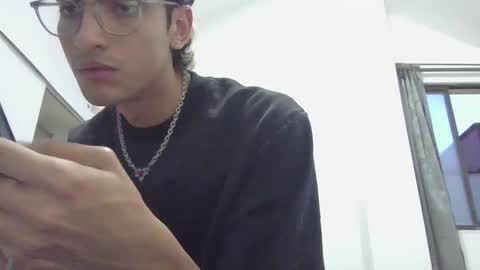 Axel  online show from 02.02.25