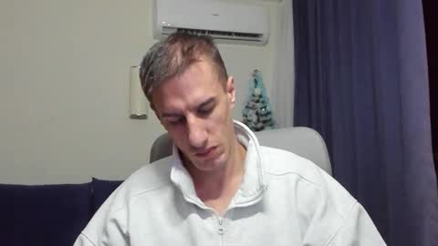 Axl online show from 01.08.26