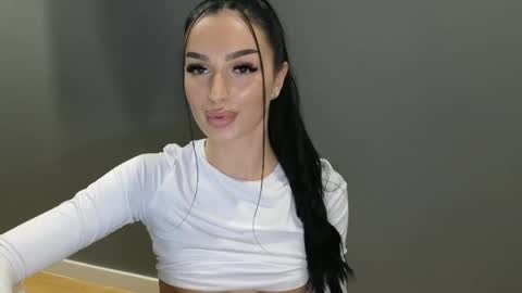 Snapshot of ayabellle chatting on 01.28.25 Ayabellle online show from 01.28.25