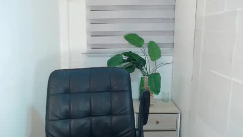 ayalvrs18 online show from 02.10.25