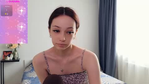 Snapshot of ayehoney chatting on 07.08.26 Hailey Wellington online show from 07.08.26