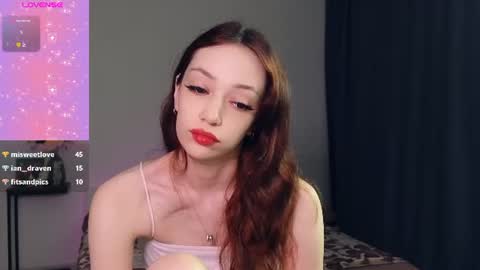 Snapshot of ayehoney chatting on 07.18.26 Hailey Wellington online show from 07.18.26