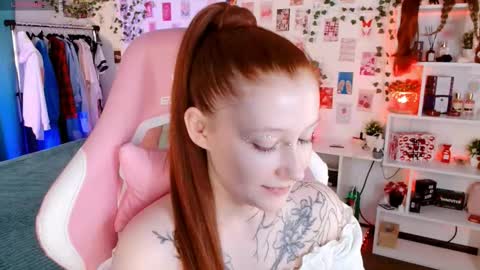 Snapshot of ayla_hill chatting on 11.18.25 Ayla hill online show from 11.18.25