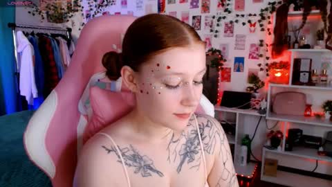 Snapshot of ayla_hill chatting on 11.20.25 Ayla hill online show from 11.20.25