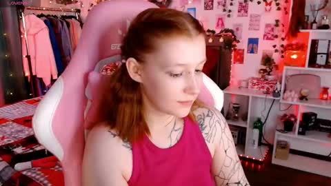 Snapshot of ayla_hill chatting on 11.26.25 Ayla hill online show from 11.26.25