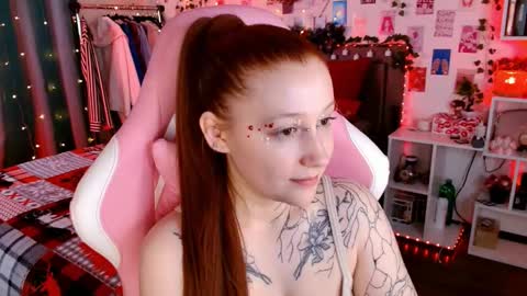 Snapshot of ayla_hill chatting on 11.30.25 Ayla hill online show from 11.30.25