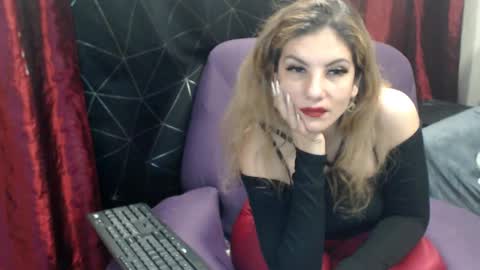 Dominatrix Queen online show from 03.06.25