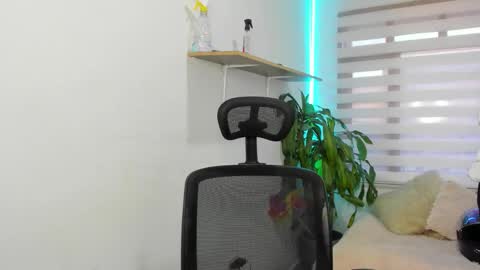 Snapshot of aysha_winxx chatting on 10.15.25 aysha_winxx online show from 10.15.25