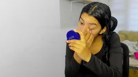 Snapshot of aysha_winxx chatting on 10.21.25 aysha_winxx online show from 10.21.25