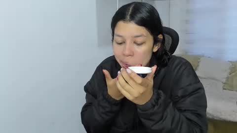 Snapshot of aysha_winxx chatting on 10.23.25 aysha_winxx online show from 10.23.25