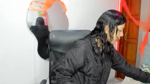 Snapshot of aysha_winxx chatting on 10.31.25 aysha_winxx online show from 10.31.25