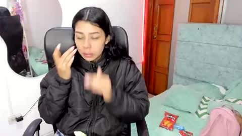 Snapshot of aysha_winxx chatting on 11.06.25 aysha_winxx online show from 11.06.25