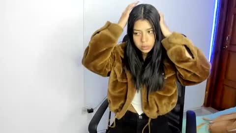 Snapshot of aysha_winxx chatting on 11.23.25 aysha_winxx online show from 11.23.25