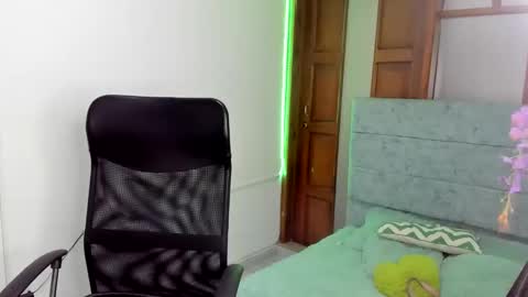 Snapshot of aysha_winxx chatting on 11.25.25 aysha_winxx online show from 11.25.25