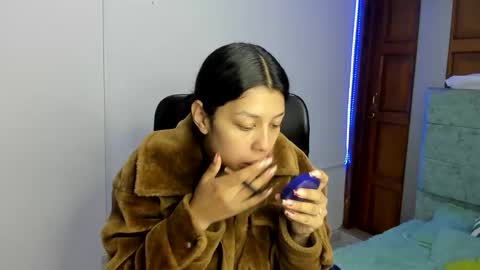 Snapshot of aysha_winxx chatting on 11.26.25 aysha_winxx online show from 11.26.25
