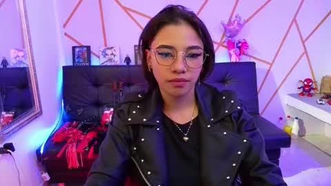 Snapshot of ayshalambardo chatting on 12.14.25 sofia online show from 12.14.25