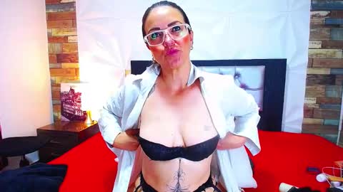 Snapshot of azaahara_ chatting on 03.07.25 Azahara online show from 03.07.25