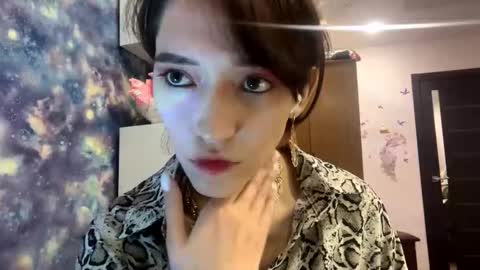 Snapshot of azaleegansen chatting on 10.31.25 Minro online show from 10.31.25