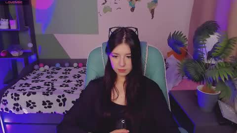 Snapshot of azaliya_haze chatting on 10.16.25 Azaliya online show from 10.16.25