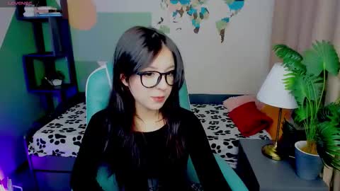Snapshot of azaliya_haze chatting on 11.19.25 Azaliya online show from 11.19.25