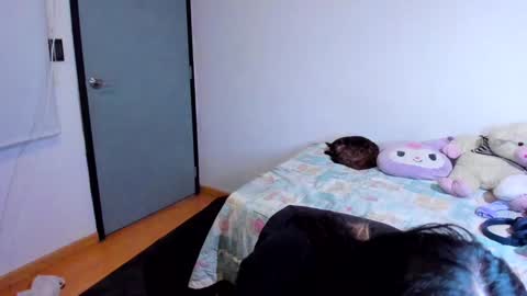 Snapshot of azu_moure chatting on 12.13.24 Azu Moure online show from 12.13.24