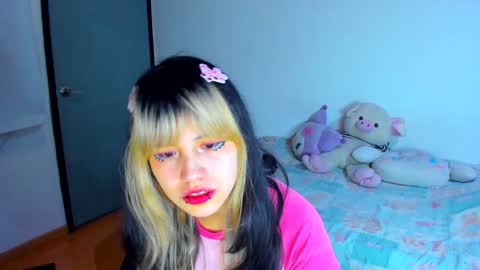 Snapshot of azu_moure chatting on 01.18.25 Azu Moure online show from 01.18.25