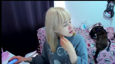 Azu Moure online show from 12.14.25