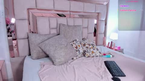 Snapshot of azulnox chatting on 02.18.26 azulnox online show from 02.18.26