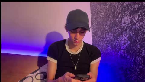 Snapshot of azulyfucsia chatting on 10.10.25 nice boy online show from 10.10.25